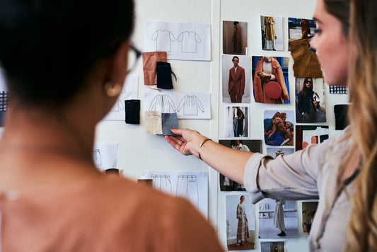 Dois empreendedores planejam sua marca de roupas, SUUS Atelier